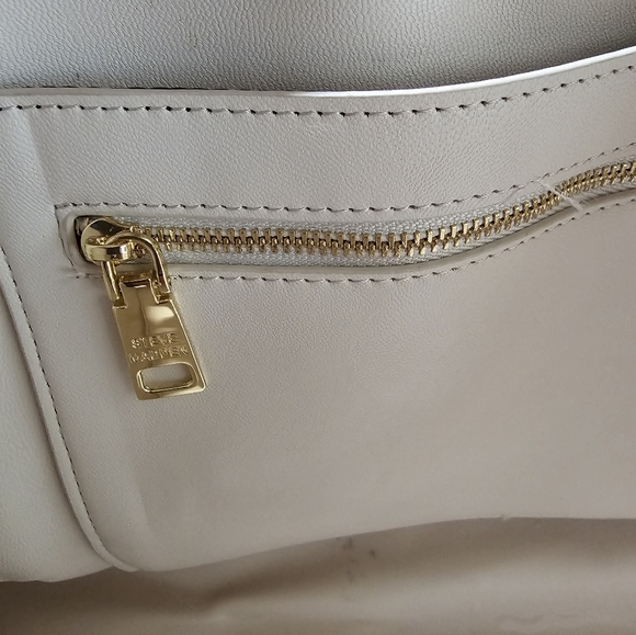 Steve Madden Tote Bag - Picture 4 of 6